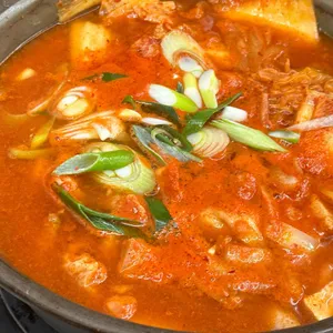양푼이생고기김치찌개 사진