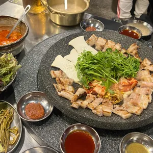할미네돌뚜껑 사진 1