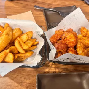 교촌치킨 사진