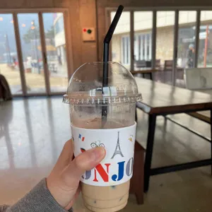 봉주르스퀘어 사진