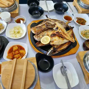 정다운 돌솥밥 생선구이 사진
