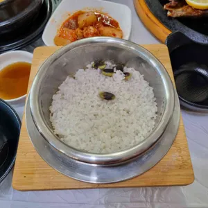 정다운 돌솥밥 생선구이 사진