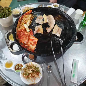 솥뚜껑생삼겹살 사진