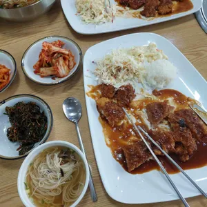 잔치국수랑수제돈까스 사진 2