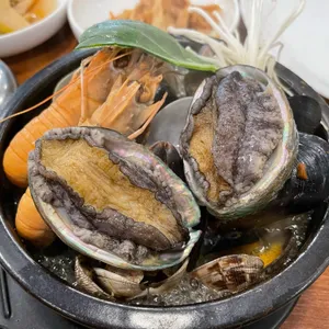 천지연전복해물뚝배기 사진 1