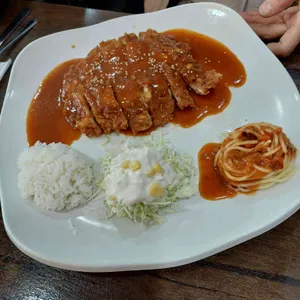 돈까스먹는용만이 사진