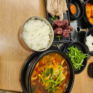 하루순대국밥 사진