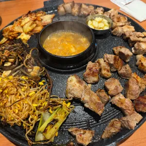 효자동솥뚜껑&보리밥 사진
