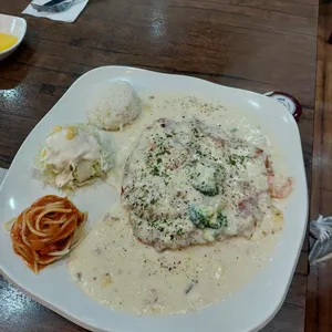 돈까스먹는용만이 사진