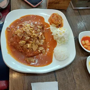 돈까스먹는용만이 사진