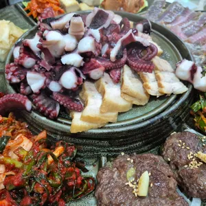 칡산에 황제보쌈&곤드레 돌솥밥 칼국수 사진 2
