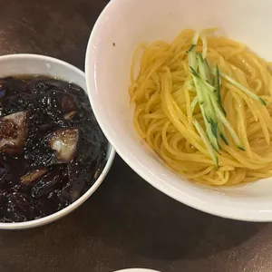 홍경 사진