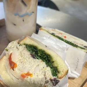 흘러 사진