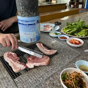 돼지사랑 대표 사진