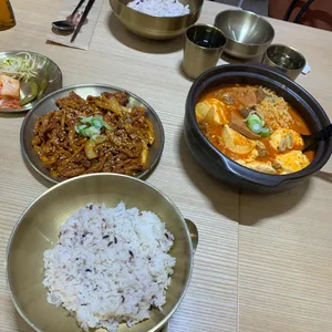 밥장인 돼지찌개 사진