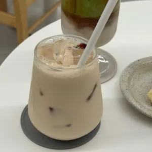 이알로스터즈 대표 사진