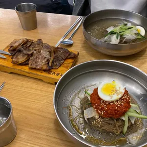 육쌈냉면 사진