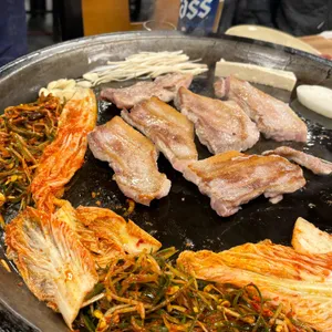 돼지꿈꾸던날 사진