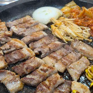 묵은지삼겹살 사진 1