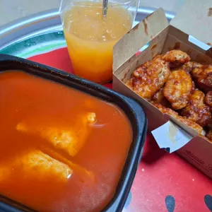 교촌치킨 사진