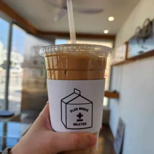 플러스마이너스 밀크티 사진