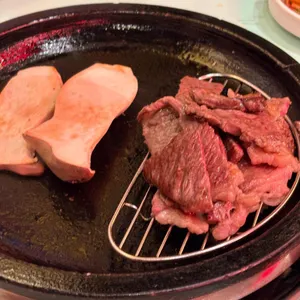꾸석지돌판한우 사진