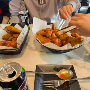 교촌치킨 사진