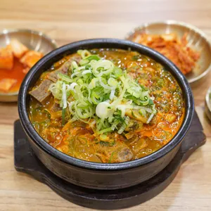 얼큰본가 연품뼈해장국 24시 사진