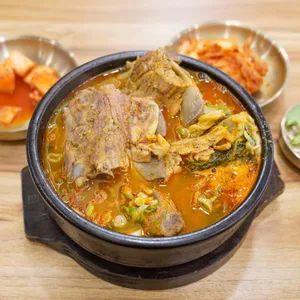 얼큰본가 연품뼈해장국 24시 리뷰 사진