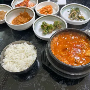 신촌얼큰이칼국수 사진