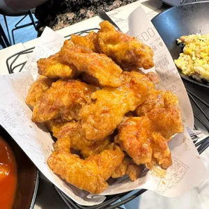 교촌치킨 사진