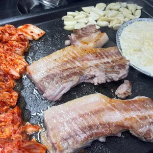돼지네삼겹살 사진