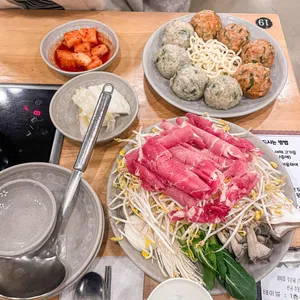 본가 만두전골전문점 사진