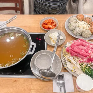 본가 만두전골전문점 사진