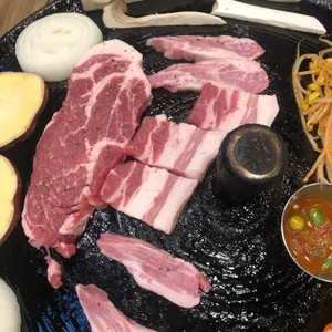 솥뚜껑 삼겹살 사진