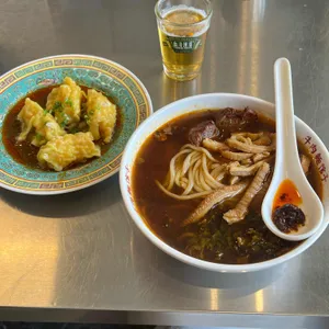 뉴러우멘관즈 사진