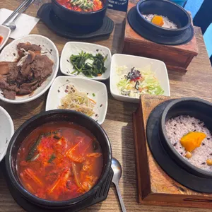 장모식탁 사진