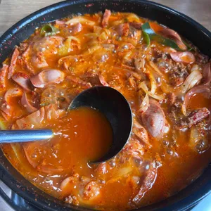 최네집 사진