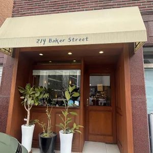 214 Baker Street 사진