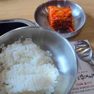 최네집 사진