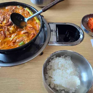 최네집 사진
