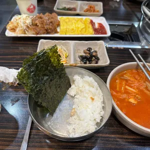 24시 누름돌 생고기 김치찌개 사진