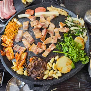 미나리솥뚜껑삼겹살 사진