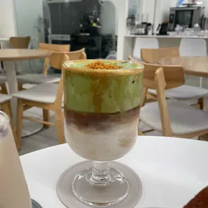 이알로스터즈 사진