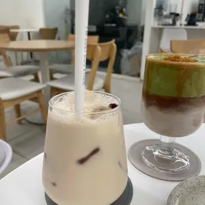 이알로스터즈 사진