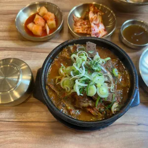 얼큰본가 연품뼈해장국 24시 사진