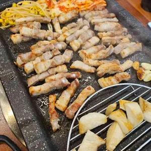 쌉돼지 사진