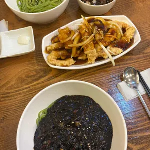 수련반점 사진
