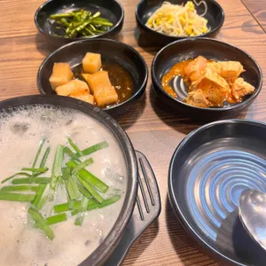재화스퀘어 굴국밥 홍어 보쌈 사진