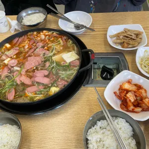 김뚜껑 부대찌개 사진